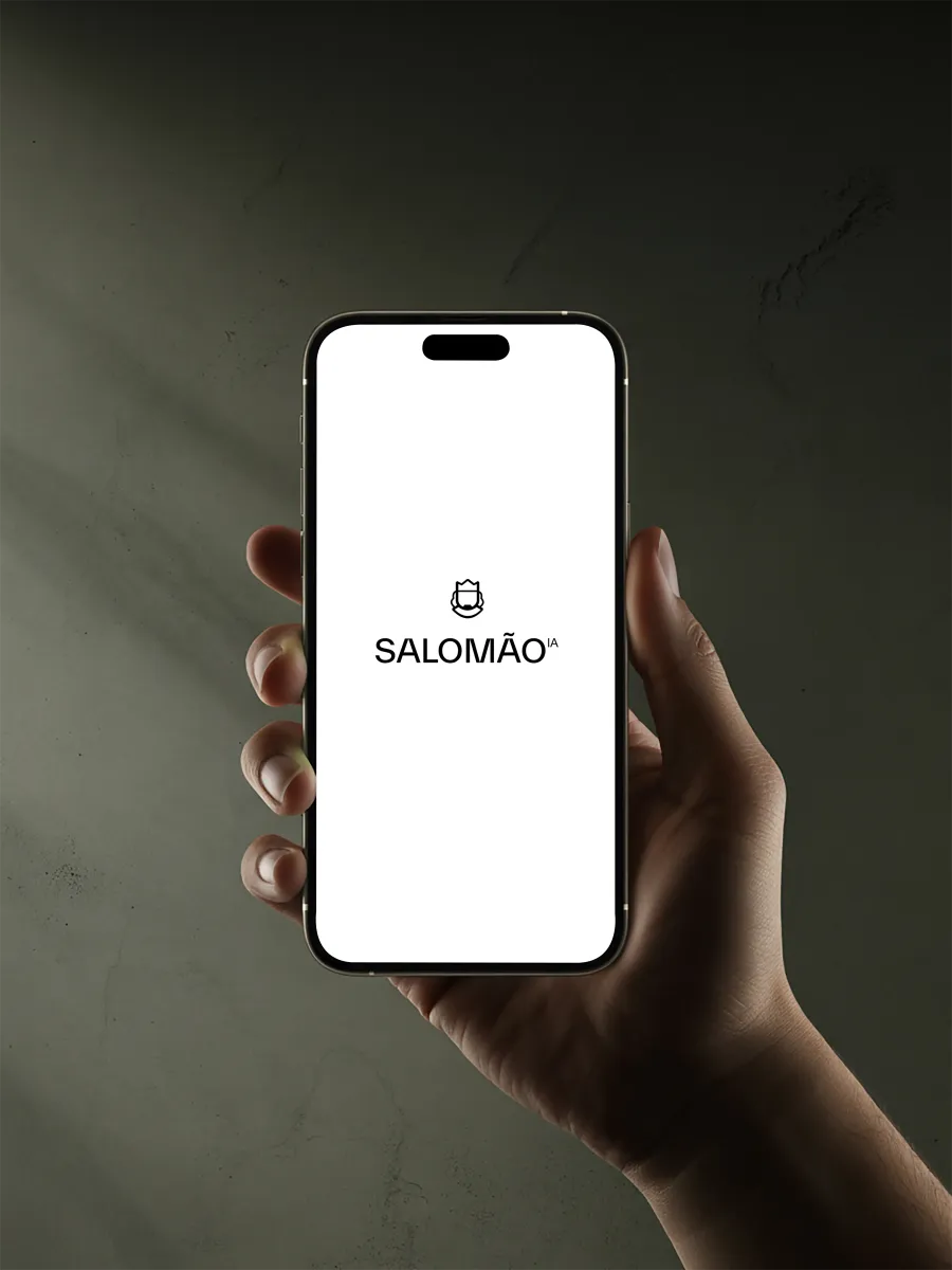 Tela inicial do celular com o app Salomão IA aberto
